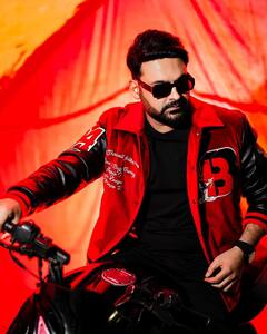 Kapil Sharma Look: सर्दी के दिनों में स्टाइलिश दिखने के लिए कपिल शर्मा के इन लुक्स को करें फॉलो