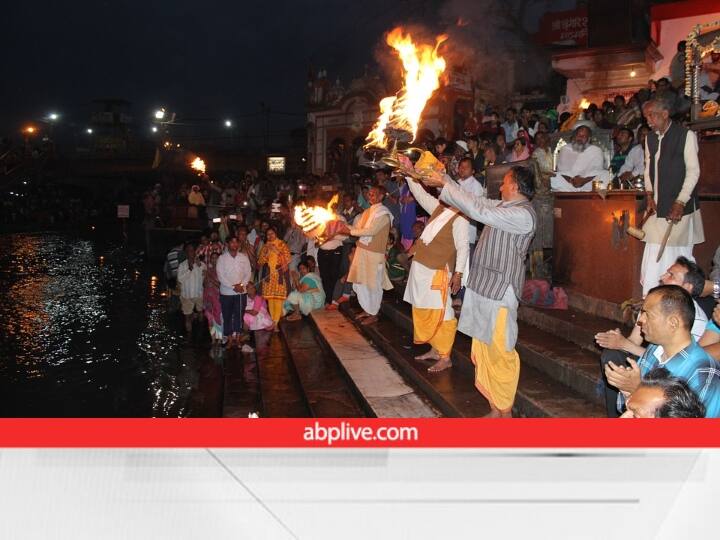 षटतिला एकादशी पर स्नान-दान का खास महत्व होता है. इस दिन गंगा स्नान करके गरीबों को तिल और कंबल का दान करना चाहिए.