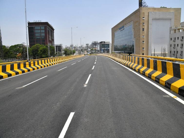 Hyderabad Roads Are Empty Due to All The People Go To Their Own Villages Hyderabad Roads Empty: సంక్రాంతి ఎఫెక్ట్, రోడ్లన్నీ నిర్మానుష్యం - ట్రాఫిక్ కష్టాలు లేని హైదరాబాద్