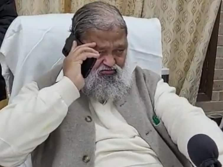 Anil Vij Orders Suspension Of Policemen Who Offered Tea Absconding Man =Pundri Station After Complaint During Janta Darbar WATCH: Haryana Minister Fumes As He Orders Suspension Of Policemen Who Offered Tea To 'Absconding' Accused