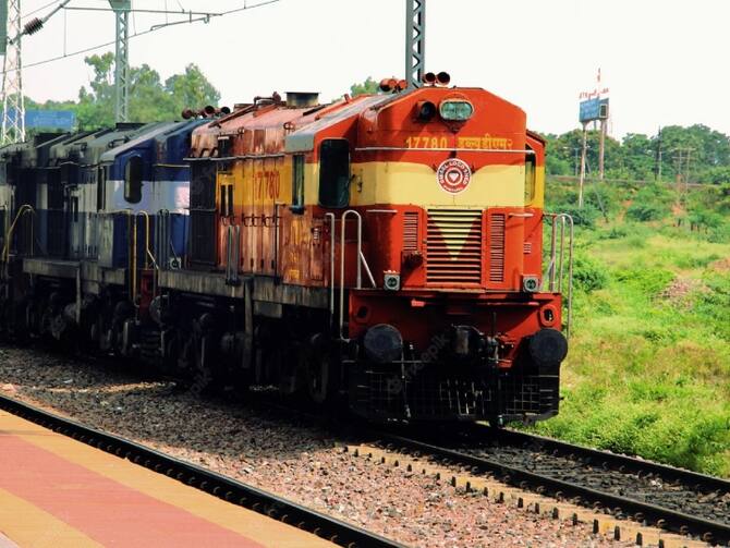 Indian Railways Run Fare Free Train In India Without Any Charge Large  Number Of People Want Journey | Indian Railways: देश में ऐसी भी एक ट्रेन,  जिसमें नहीं लगता किराया, फ्री में