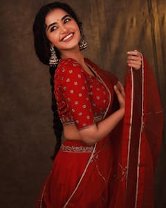 Anupama Parameswaran: రెడ్ డ్రెస్ లో వయ్యారాలు ఒలకబోస్తున్న అనుపమ