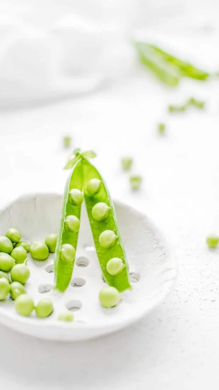 यूरिक अॅसिडची समस्या असेल तर मटारचे सेवन टाळावे. मटारमध्ये प्रथिने, अमीनो अॅसिड, व्हिटॅमिन डी आणि फायबर भरपूर प्रमाणात असतात.