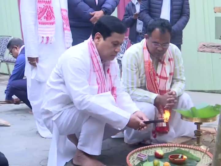 Union Minister and former Assam CM Sarbananda Sonowal was seen burning the traditional Assamese Meji in Guwahati as part of the Bhogali Bihu celebration. (Image Source: ANI)