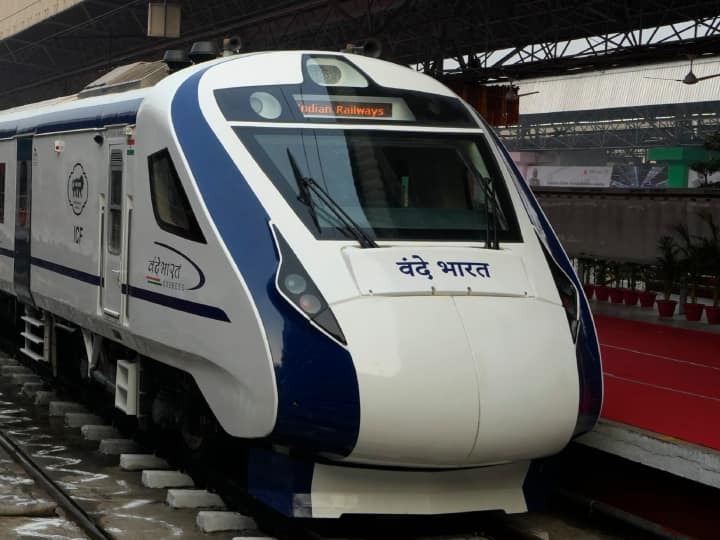 PM Modi To inaugurate Vande Bharat Train Telangana to andhra pradesh Vande Bharat Train: आज देश को मिलेगी 8वीं वंदे भारत ट्रेन की सौगात, तेलंगाना और आंध्र को जोड़ेगी, PM मोदी दिखाएंगे हरी झंडी