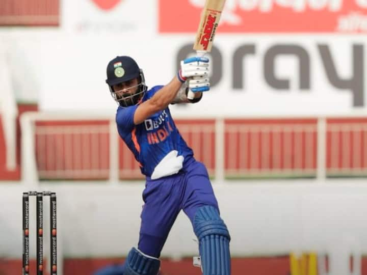 Virat Kohli just 4 centuries away from breaking Sachin Tendulkar record of most ODI centuries IND vs SL 3rd ODI Virat Kohli Century: सचिन के सबसे ज्यादा वनडे शतक का रिकॉर्ड तोड़ने से 4 कदम दूर हैं कोहली, श्रीलंका के खिलाफ जड़ी 46वीं सेंचुरी