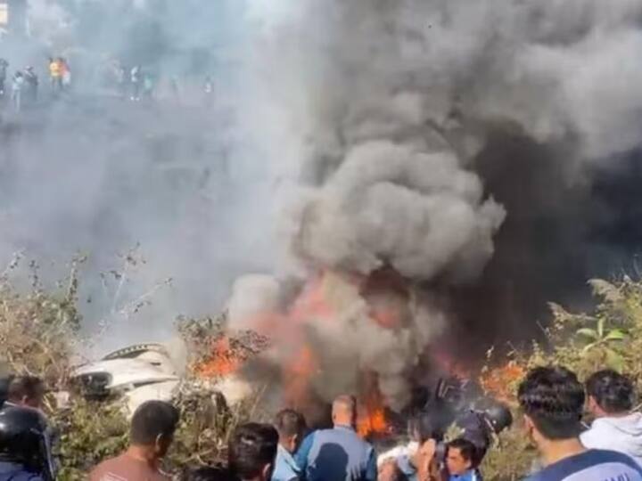 Nepal plane crash Yeti Airlines ATR-72 plane crash in Pokhara international airport aircraft caught fire Nepal Plane Crash Video: नेपाल में विमान हादसे का वीडियो आया सामने! देखिए किस तरह हुई प्लेन की क्रैश लैंडिंग