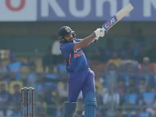 India vs srilanka rohit Sharma hit two sixes in two balls video thiruvananthapuram IND vs SL: ਰੋਹਿਤ ਸ਼ਰਮਾ ਨੇ ਲਗਾਤਾਰ ਦੋ ਗੇਂਦਾਂ 'ਤੇ ਜੜੇ ਛੱਕੇ, VIDEO ਦੇਖ ਤੁਸੀਂ ਵੀ ਕਹੋਗੇ ਵਾਹ!