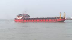 মুড়িগঙ্গার চরে আটকে গেল বার্জ, চরম দুর্ভোগে গঙ্গাসাগর ফিরতি পুণ্যার্থীরা