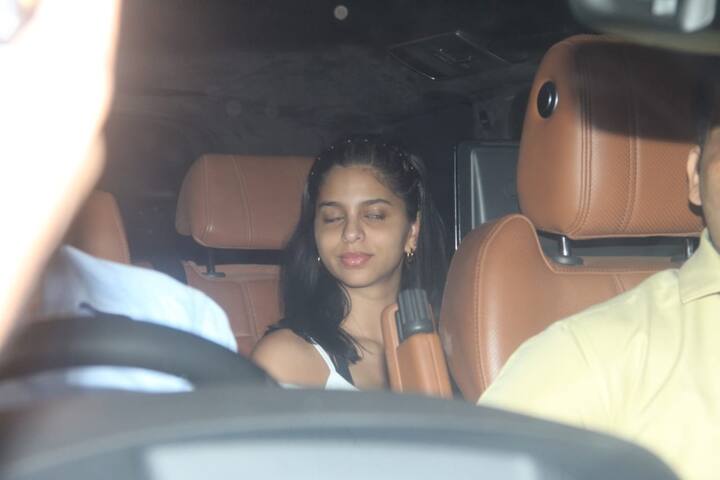 iन्यू ईयर पार्टियों में ग्लैमरस अवतार में दिखने के बाद सुहाना के फैंस को उनका नो-मेकअप लुक काफी पसंद आ रहा है.