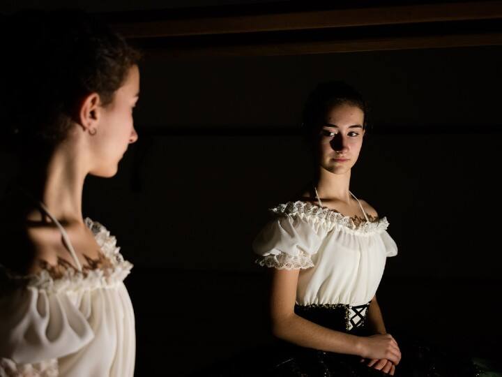 सर्वे: लड़कियों के जीवन का एक साल ये सोचने में चला जाता है कि आज उन्हें पहनना क्या है? do you know girls spend almost one year of their live deciding what to wear today सर्वे: लड़कियों के जीवन का एक साल ये सोचने में चला जाता है कि आज उन्हें पहनना क्या है?