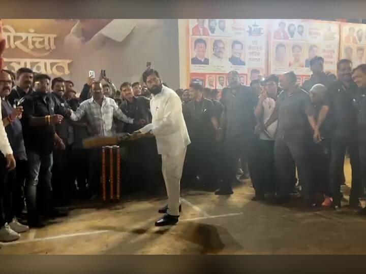 यावेळी मुख्यमंत्री एकनाथ शिंदेंनी क्रिकेटचा आनंद घेतला.