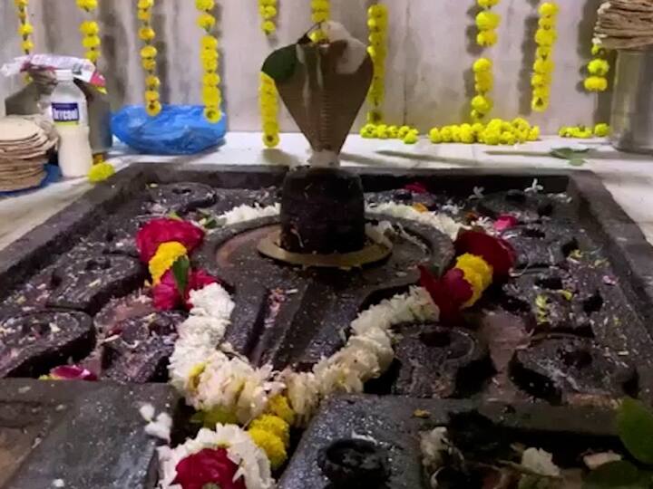 हदगाव तालुक्यातील तामसा येथील बारालिंग देवस्थानातील भाजी- भाकरीची यात्रा मराठवाड्यातच नाही तर विदर्भ, कर्नाटक, तेलंगणातही प्रसिद्ध आहे. या यात्रेला 179 वर्षांची परंपरा आहे. मकर संक्रातीच्या करीला (दुसऱ्या दिवशी) यात्रेच्या निमित्ताने एक लाखांहून अधिक भाविक या ठिकाणी दर्शनासाठी येतात.