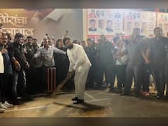 CM Eknath Shinde: चौकार... षट्कार... मुख्यमंत्री एकनाथ शिंदेंची क्रिकेटच्या मैदानात जोरदार बँटिंग, चौफेर फटकेबाजी!