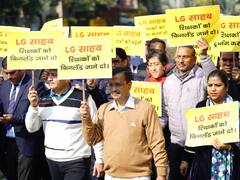 In Photos: दिल्ली में CM केजरीवाल के साथ AAP विधायकों का एलजी आवास तक पैदल मार्च, देखें तस्वीरें