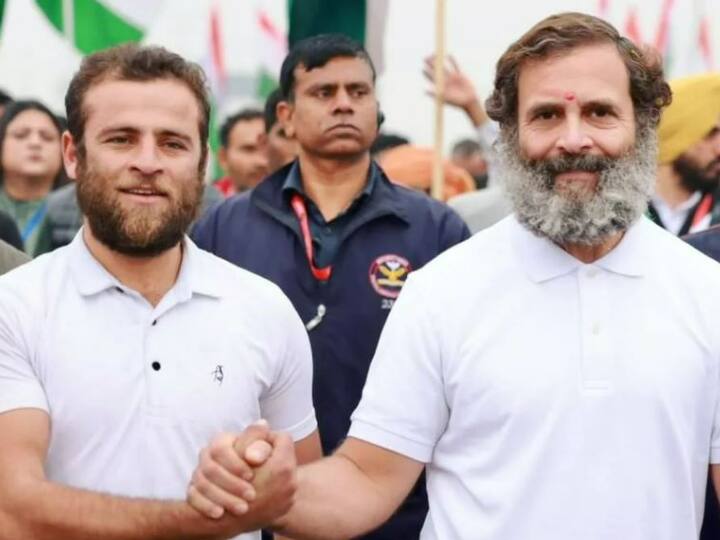 'हमशक्ल' से मिले राहुल गांधी, फैजल ने कहा- लोग मुझे गले लगा लेते हैं... अल्लाह का करम Rahul Gandhi met look alike Faizal said people used to tell me their problems after being cheated 'हमशक्ल' से मिले राहुल गांधी, फैजल ने कहा- लोग मुझे गले लगा लेते हैं... अल्लाह का करम