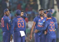 IND vs SL: મોહમ્મદ સિરાજ પાવરપ્લેમાં બેસ્ટ બોલિંગ કરનારો ત્રીજો ભારતીય, જાણો અન્ય બોલરના નામ