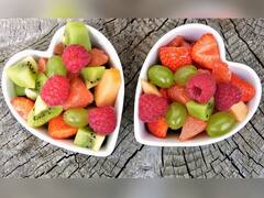 फल खाने की आदत अच्छी, मगर ज्यादा खाना सेहत के लिए बन सकता है बड़ा 'खतरा', जानें कैसे