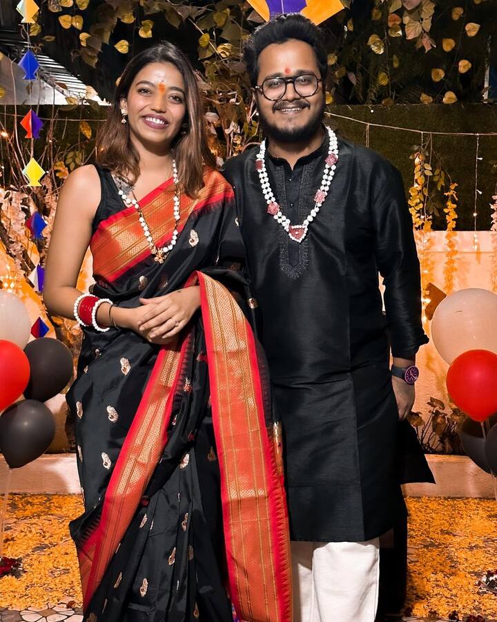 तर रोहितने सुद्धा काळा कुर्ता घालून जुईली सोबत रोमँटिक पोझ देत फोटोशूट केलंय.(फोटो सौजन्य :rohitshyamraut/इंस्टाग्राम)