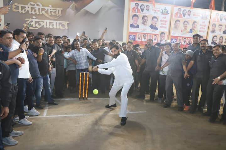 कार्यकर्त्यांच्या विनंतीला मान देऊन मुख्यमंत्री एकनाथ शिंदेंनी जोरदार बॅटिंग केली.