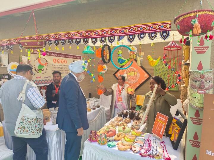 art and craft of Madhya Pradesh is being liked by G-20 delegates in Bhopal ANN MP: भोपाल में G-20 डेलिगेट्स को पसंद आ रही है MP की कला और शिल्प, प्रदर्शनी में शिल्पकारों को मिला मंच