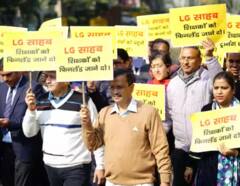 ਦਿੱਲੀ 'ਚ CM ਕੇਜਰੀਵਾਲ ਦੇ ਨਾਲ AAP ਵਿਧਾਇਕਾਂ ਦਾ LG ਦੀ ਰਿਹਾਇਸ਼ ਵੱਲ ਪੈਦਲ ਮਾਰਚ ,ਵੇਖੋ ਤਸਵੀਰਾਂ