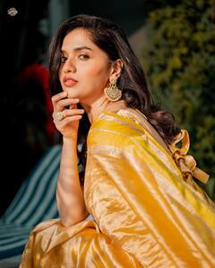 మెరుపు తీగలా ‘లాఠీ’ బ్యూటీ