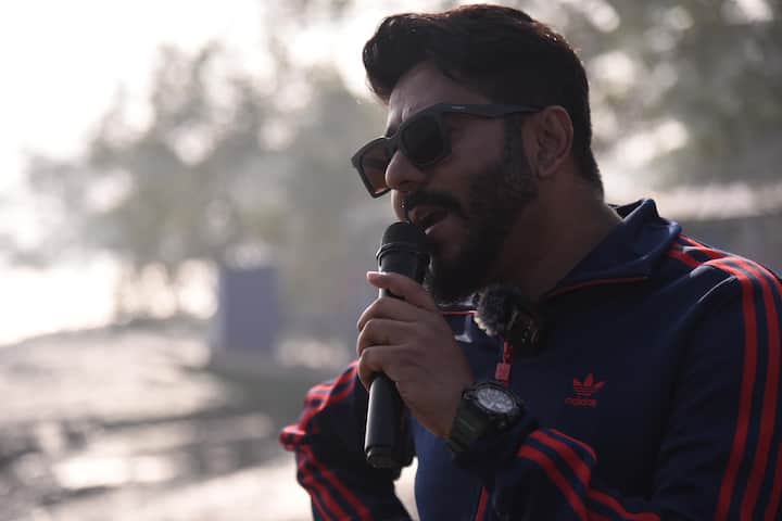 ফিরছে 'প্রলয়', তবে বড়পর্দায় নয়, ওটিটি প্ল্যাটফর্মে। রাজ চক্রবর্তীর (Raj Chakraborty) হাত ধরে আসছে 'আবার প্রলয়' (Abar Proloy)।