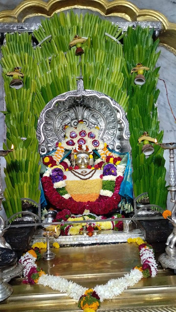 श्री सिद्धेश्वर मंदिराचे पुजारी शिवशंकर हब्बू यांच्या मते श्री सिद्धेश्वर महाराज हे भगवान शंकराचे अवतार आहेत.