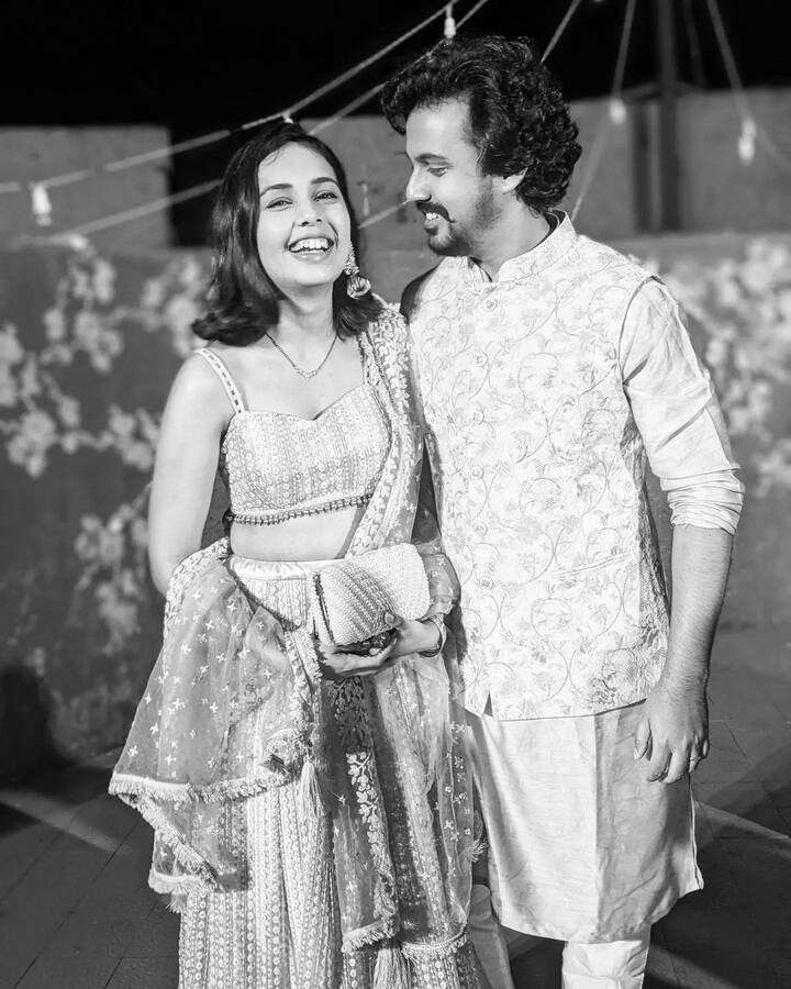 अभिनेता विराजस कुलकर्णी (Virajas Kulkarni) आणि शिवानी रांगोळे (Shivani Rangole) नुकतेच लग्नबंधनात अडकले आहेत.(फोटो सौजन्य :rangshivani/इंस्टाग्राम)