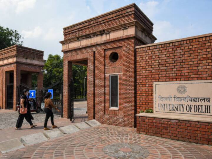 Delhi University Hindu Studies Center will open and start History of Hindus syllabus in DU Delhi University: डीयू में खुलेगा हिंदू स्टडीज सेंटर, शुरू होगा 'हिंदुओं के इतिहास' सिलेबस, 17 सदस्यीय समिति का गठन