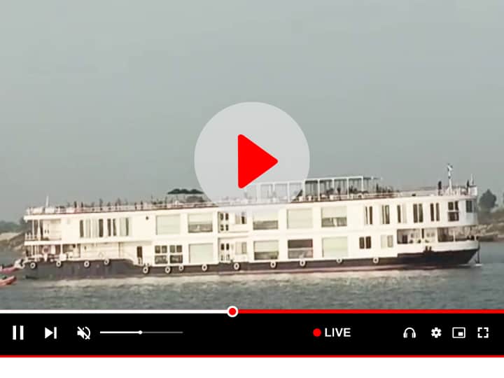 Ganga Vilas Cruise stuck in Chhapra Crossed in Danapur Patna Watch VIDEO Watch: गंगा विलास क्रूज छपरा में फंसा, दानापुर में इस तरह से कराया गया पार, सामने आया VIDEO