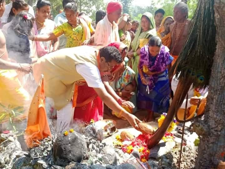 छत्तीसगढ़ के आदिवासी बाहुल्य क्षेत्र बस्तर में आदिवासियों की रीति-रिवाज से लेकर रहन-सहन, वेशभूषा और संस्कृति अपने आप में अनोखी होती है.