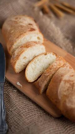 Bread : तुम्हीही ब्रेड फ्रिजमध्ये ठेवण्याची चूक करताय? मग ही माहिती तुमच्यासाठी