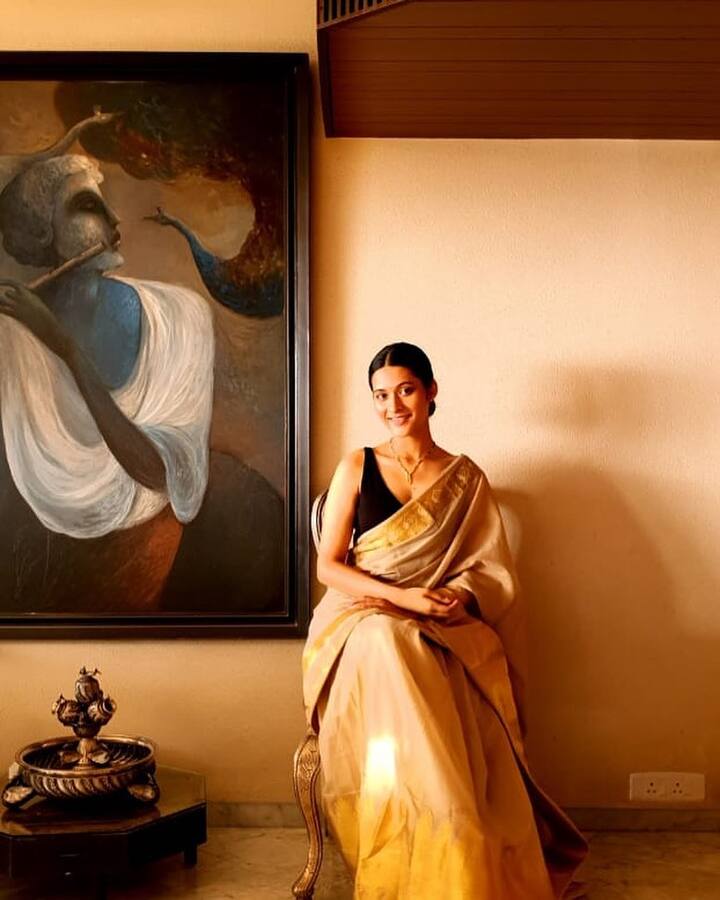 गिती गौड़ अपने पापा की तरह सोशल मीडिया पर काफी एक्टिव रहती हैं. इंस्टाग्राम पर उनके चाहने वालों की लंबी कतार हैं. गिती दिखने में काफी खूबसूरत हैं और उनकी शोख अदाओं से पूरा सोशल मीडिया भरा पड़ा है.