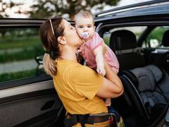 सफर में साथ हैं बच्चे तो इन चीजों को रखना न भूलें, वरना हो सकते हैं परेशान