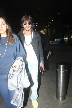 Shah Rukh Khan Pics: दुबई में 'पठान' का जलवा बिखरने के बाद लौटे शाहरुख खान, एयरपोर्ट पर डैसिंग लुक में हुए स्पॉट