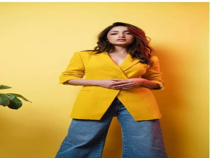 Yami Gautam Bossy Looks: लड़कियों को ऑफिस से लेकर पार्टी में क्या पहने इसे लेकर बड़ा कंफ्यूजन होता है?  अगर आप भी कन्फ्यूज़ हैं तो आपको बताते हैं यामी गौतम के 5 लुक्स जिनसे आप इंस्पिरेशन ले सकती हैं.