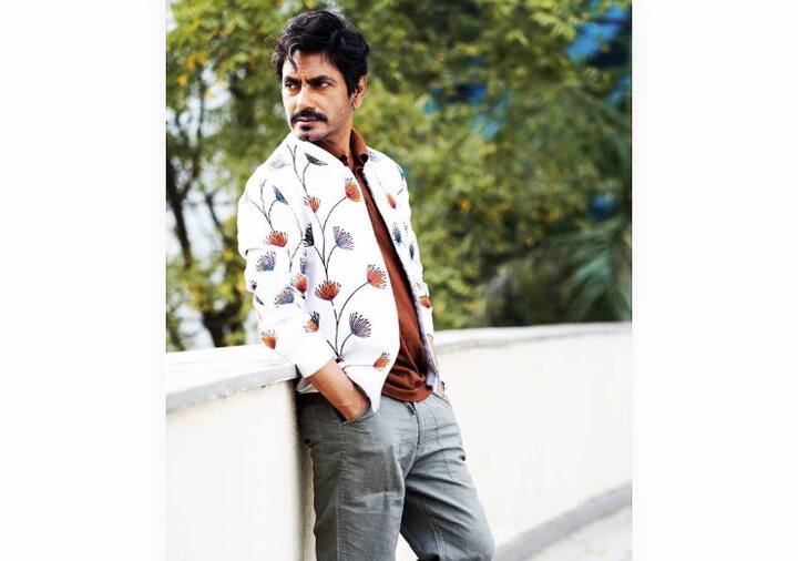 बता दें, नवाजुद्दीन ने संघर्ष के शुरूआती दिनों में पेट्रोकेमिकल कंपनी में बतौर केमिस्ट काम किया. यहां मन नहीं लगा तो वे नेशनल स्कूल ऑफ ड्रामा थिएटर में चले गए.