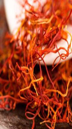 Kesar Benefits : पाण्यात केशर मिसळून प्यायल्याने मिळतात अनेक फायदे