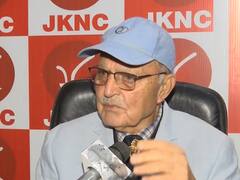 जम्‍मू-कश्‍मीर में सिविलियन को हथियारों की ट्रेनिंग देने पर भड़की नेशनल कॉन्‍फ्रेंस, कहा- आज बंदूक चलाएंगे और फिर कल...'