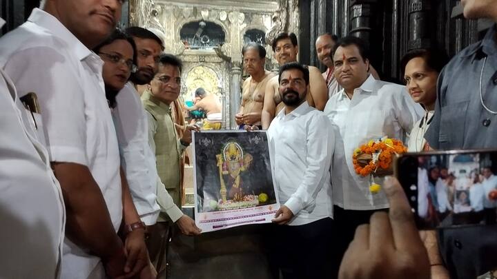 रेल्वे स्थानकावर त्यांनी पोहोचताच माध्यमांशी संवाद साधला.