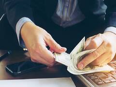 इस साल आपकी सैलरी में हो सकता है कितना इजाफा? इस रिपोर्ट में हुआ खुलासा