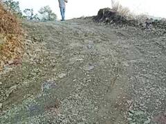 आलीशान अस्पताल, सड़क खस्ताहाल.. उद्घाटन के चार महीने बाद भी नहीं बन सकी पक्की सड़क