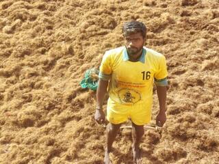 Jallikattu: 9 காளைகளை அடக்கிய மாடுபிடி வீரர் காளை முட்டியதில் உயிரிழப்பு - பாலமேடு ஜல்லிக்கட்டில் சோகம்