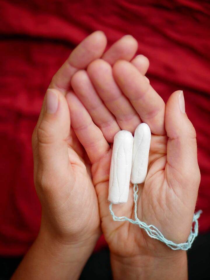 இல்லையெனில், உதிரபோக்கில் இருக்கும் ரத்தத்துடன் உடலில் இருக்கும் பாக்டீரியா கலந்து நச்சுத்தன்மை உண்டாகும்