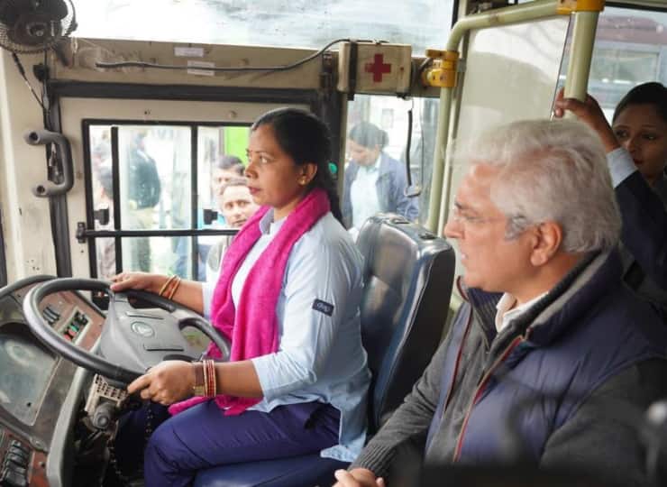 Delhi Universirty graduate to 5 children mother became DTC driver know what kind of problems she faces DTC News: डीयू ग्रेजुएट से लेकर 5 बच्चों की मां तक बनीं डीटीसी बस ड्राइवर, जानें कैसी समस्याओं का करती हैं सामना 