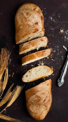 Bread : तुम्हीही ब्रेड फ्रिजमध्ये ठेवण्याची चूक करताय? मग ही माहिती तुमच्यासाठी