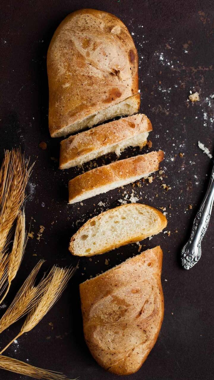 यासाठी रोजच्या वापरावत वापरला जाणारा ब्रेडही खराब होऊ नये म्हणून आपण त्याला फ्रिजमध्ये ठेवतो.