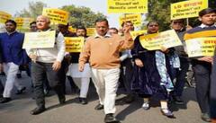 ਦਿੱਲੀ 'ਚ CM ਕੇਜਰੀਵਾਲ ਦੇ ਨਾਲ AAP ਵਿਧਾਇਕਾਂ ਦਾ LG ਦੀ ਰਿਹਾਇਸ਼ ਵੱਲ ਪੈਦਲ ਮਾਰਚ ,ਵੇਖੋ ਤਸਵੀਰਾਂ